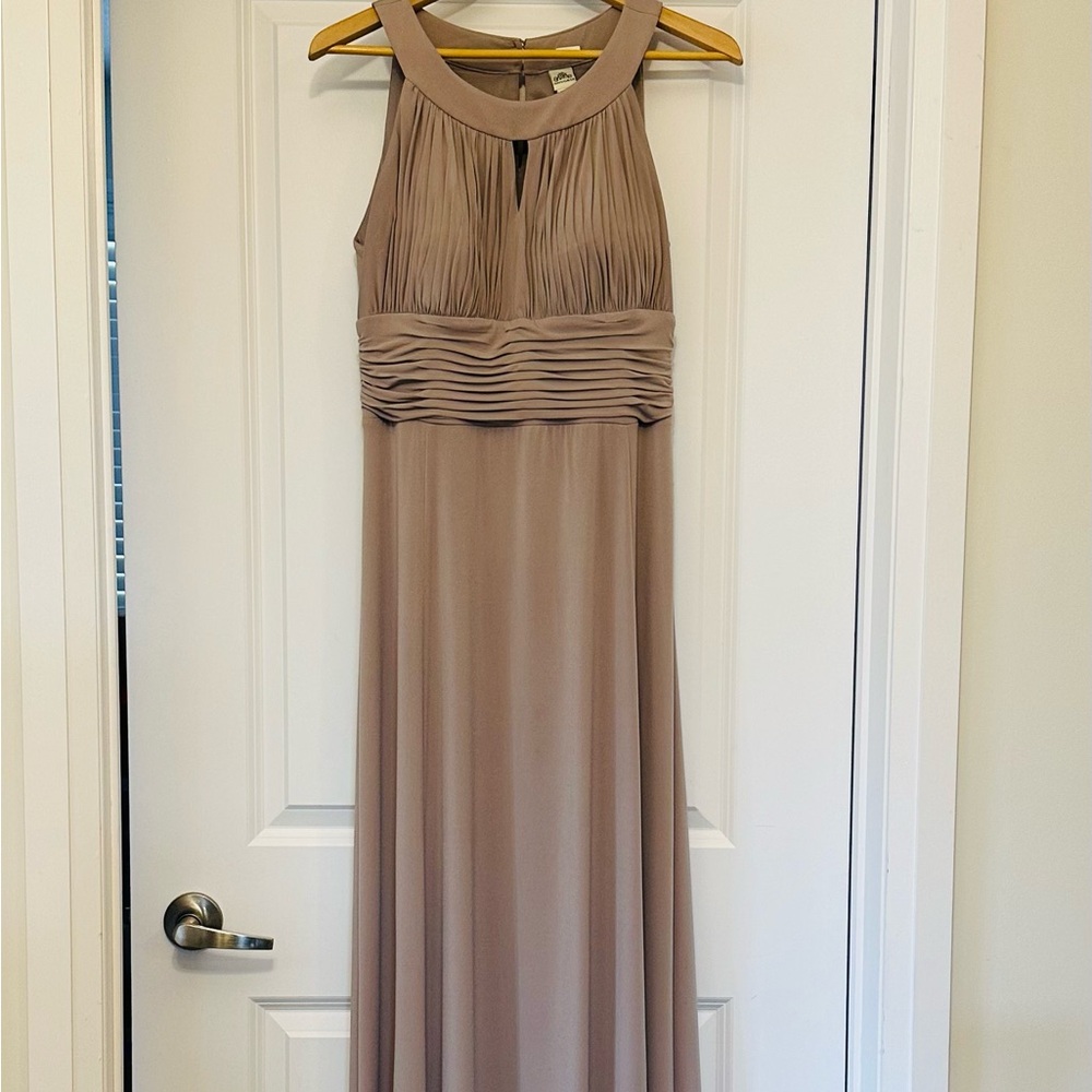 SANGRIA Gown Elegant Pleated Flowing S/L Built-in Bra Soft Taupe Sz 14